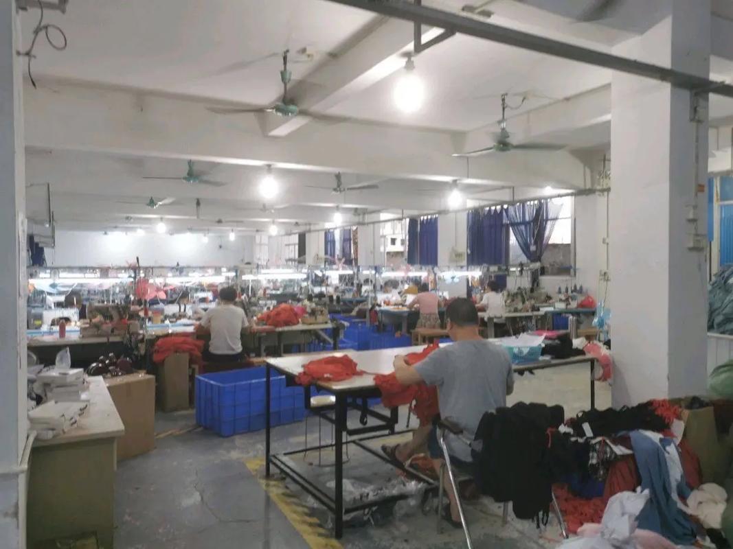 中山服装批发 源头工厂如何借助自媒体打造零售新生态