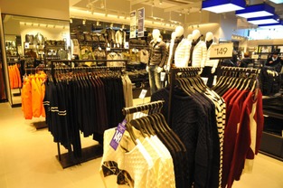 寒冬中的逆行者 服装零售整体遇冷，KM为何逆势疯狂扩张？