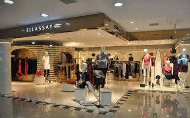 服装店老板，别再坐等客户上门！拥抱新零售时代的三大变革策略