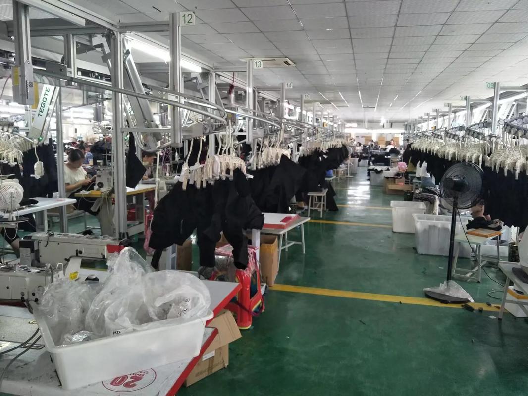 马不停蹄，却总无能为力 走进服装厂生产车间现场