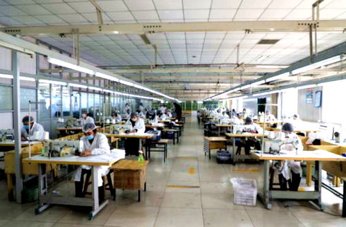 北京密云服装厂变身口罩厂 她们功不可没